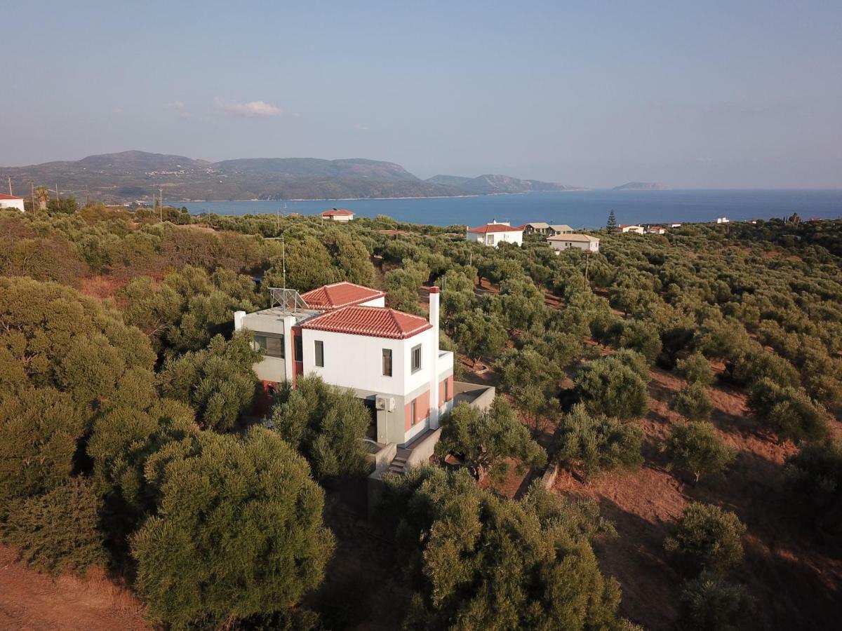 Liofyto - Stylish Villa With Views To Foinikounda Bay Kamária エクステリア 写真